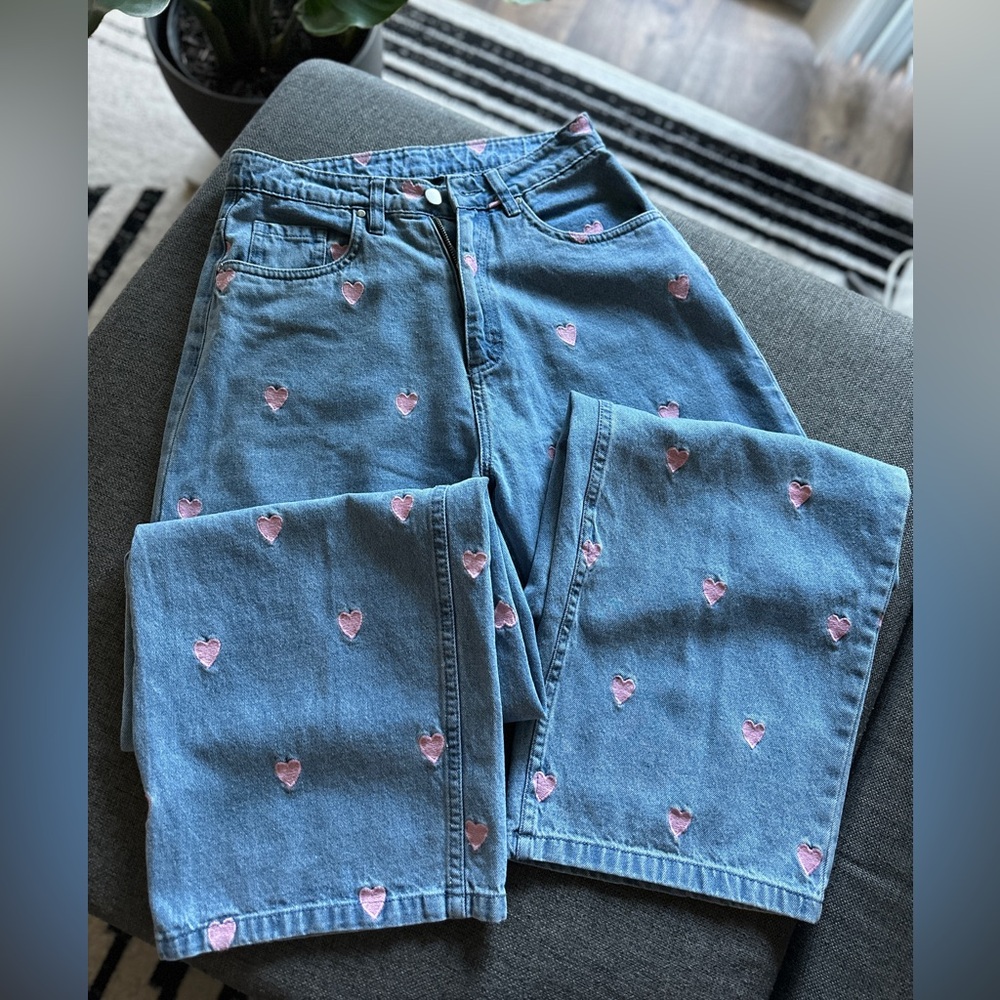 Nuon High-Waisted Lover Heart Embroidered Jeans